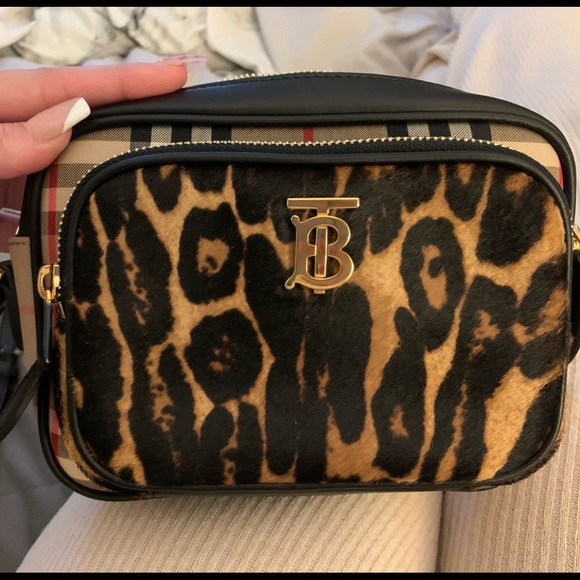 Burberry Handbags - Burberry purse